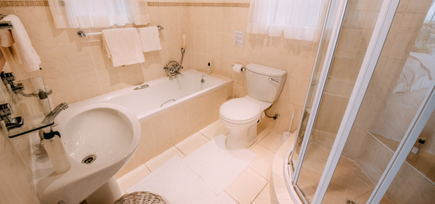 Plett Seafront Accommodation Bathroom